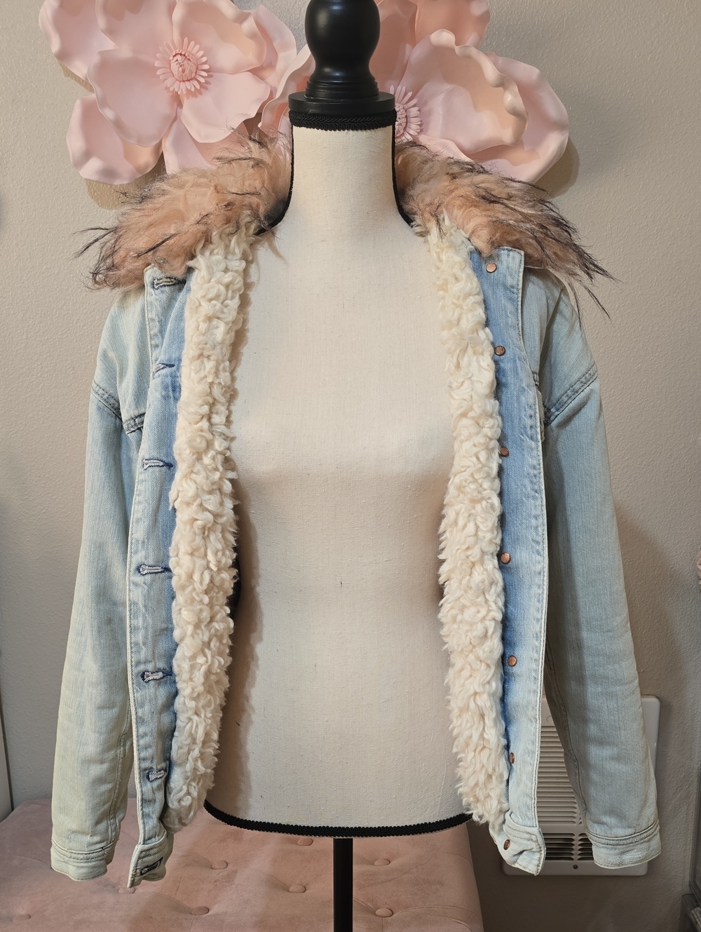 American Eagle Outfitters Light Wash Denim Jacket with Blush Faux Fur Trim